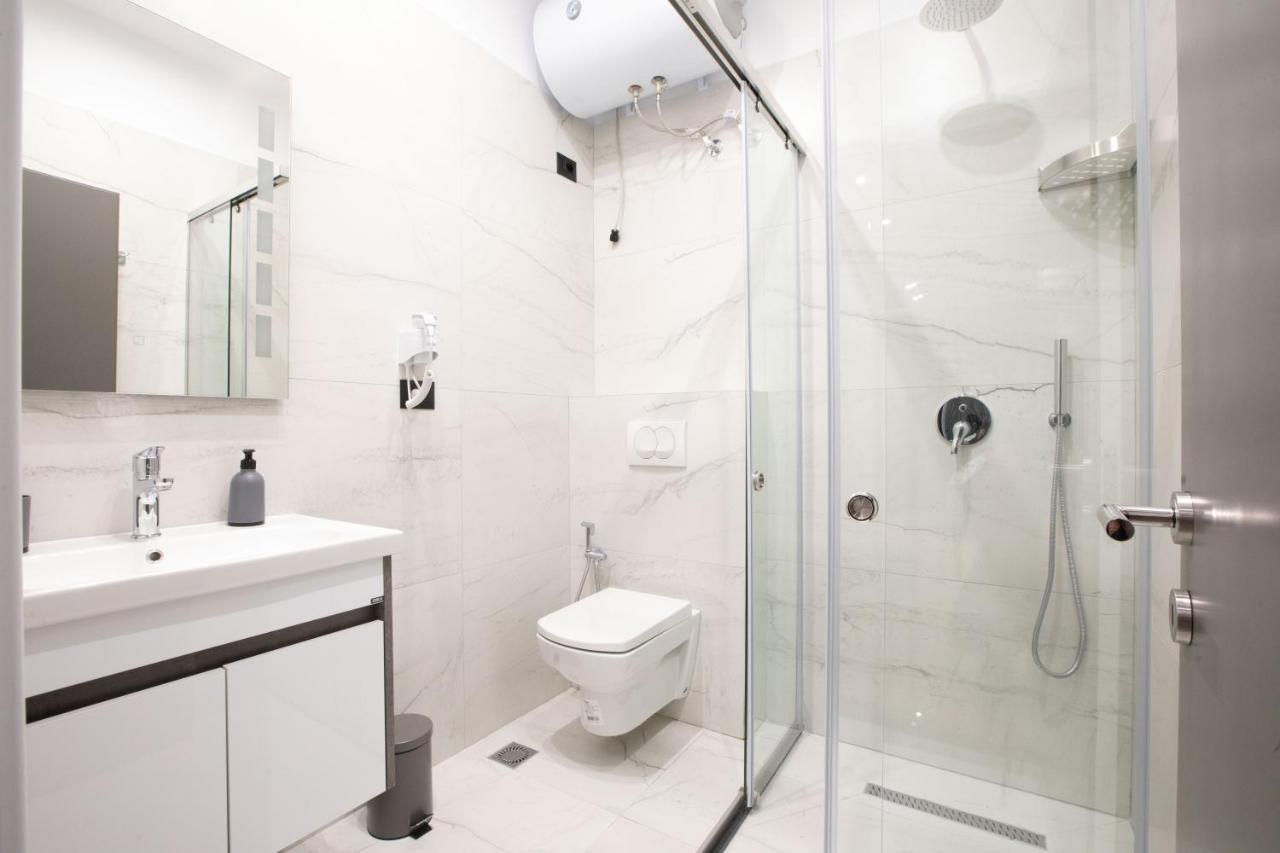 Dea'S Apartaments Тирана Экстерьер фото