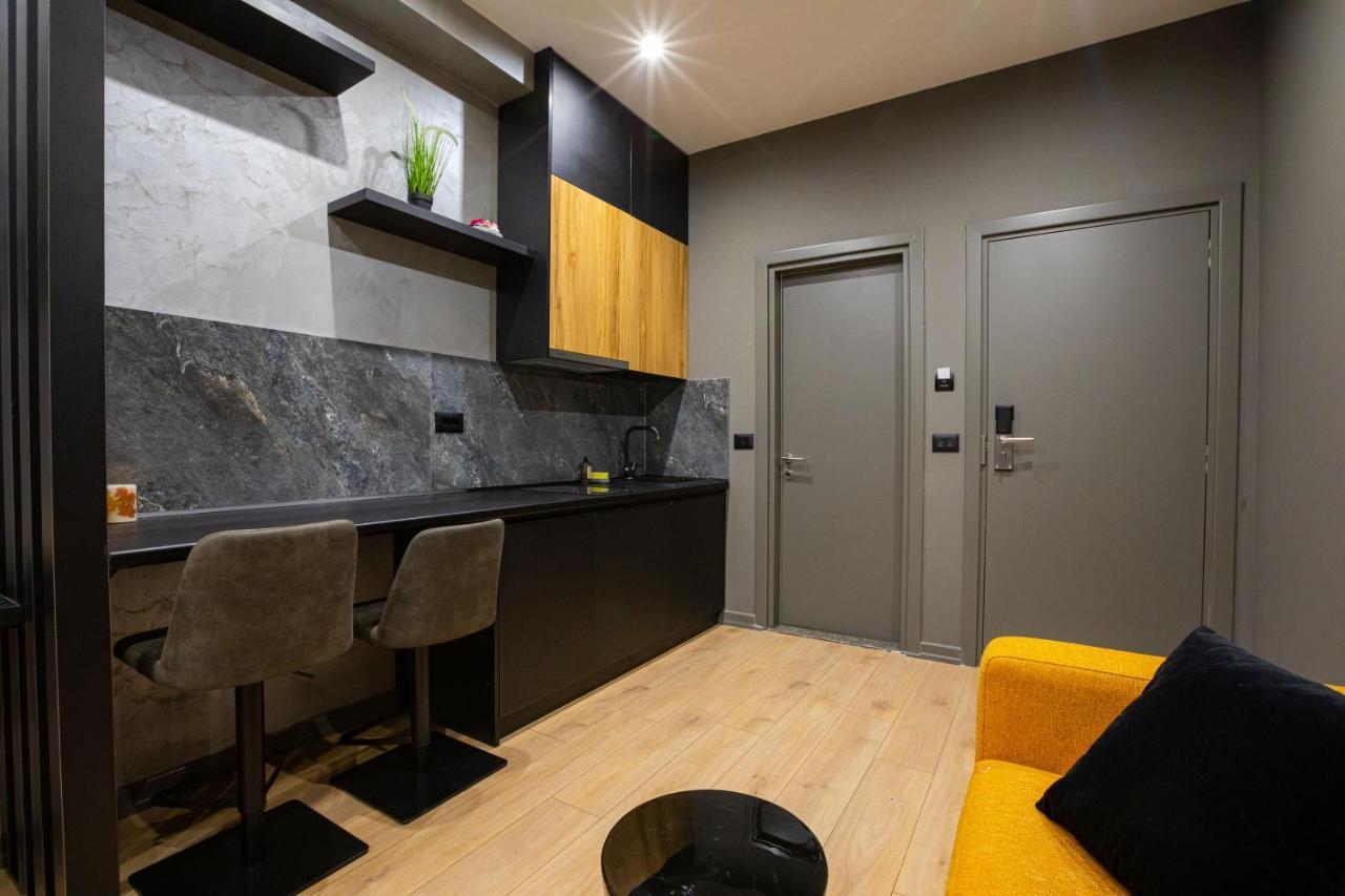 Dea'S Apartaments Тирана Экстерьер фото