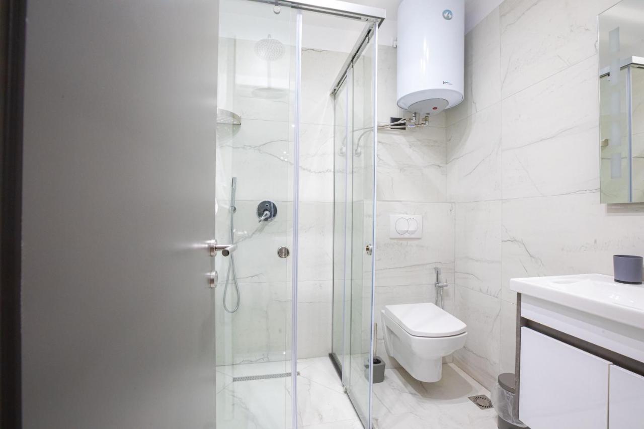 Dea'S Apartaments Тирана Экстерьер фото